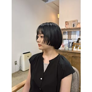 ぷつっと前上がりミニボブ