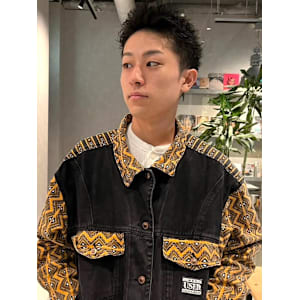 スパイキーショート　メンズショート　アップバング　黒髪　束感