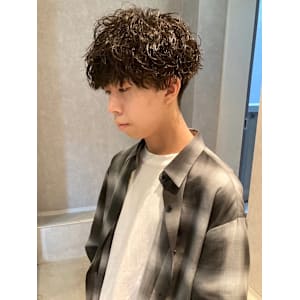 ツイストスパイラル　強めパーマ　束感　マッシュショート