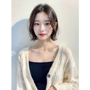 くびれヘア 斜めバング グレージュカラー シルキーベージュ