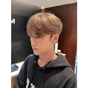 韓国メンズヘア×ハイトーンカラー｜ミルクティーベージュ 