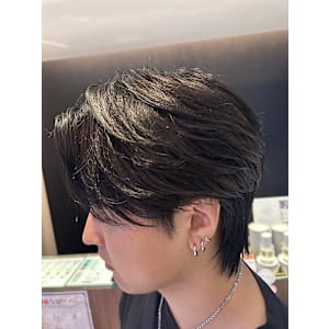 センターパートウルフ／韓国ヘア/メンズカット/メンズパーマ