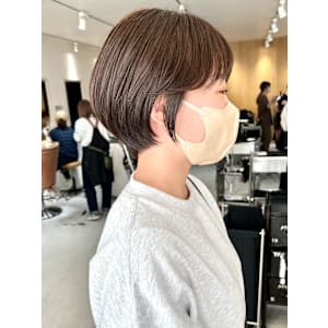 美シルエットショート×透明感グレージュ