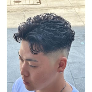 ウェーブパーマ　スキンフェード　日本橋カット