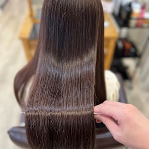 ツヤが見えてうれしくなるロングヘア