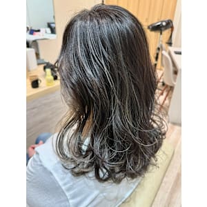 白髪ぼかしにも◎ハイライトグレージュイルミナカラー