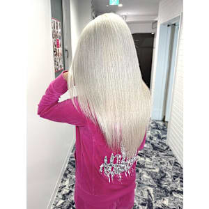 ホワイト系ブロンド