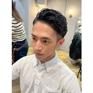 スーツに似合うメンズビジネスヘアー