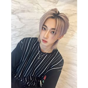 韓国風センターパートウルフスタイル