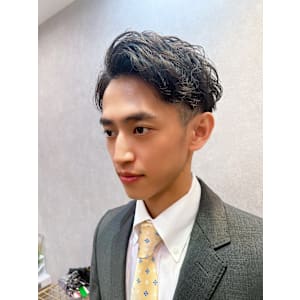 メンズアップバングパーマのメンズスタイル担当平川友理