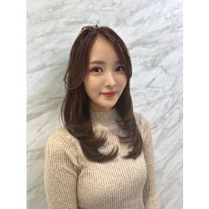 ワンカールで可愛い内巻きレイヤーカット担当平川友理