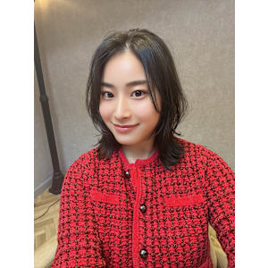 切りっぱなしミディアムのレイヤーカット担当平川友達理