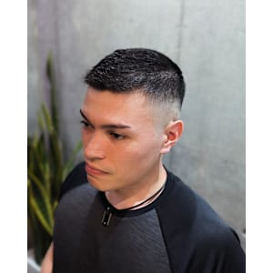 メンズ「フェードが映える」クルーカット