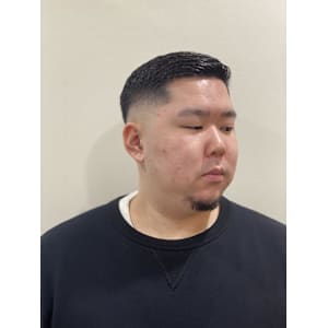 髭が似合うスキンフェードバーバースタイル