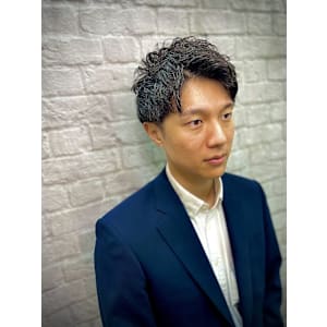 おしゃれなサラリーマンになりたい！ポイントパーマアップバング