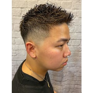 直毛必見スパイキースキンフェードスタイル！【理容室】