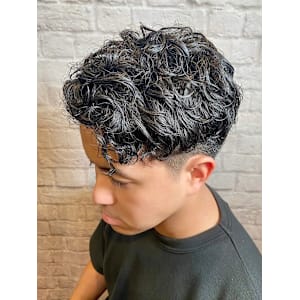 直毛の方に大人気！ツーブロアップバングパーマ《床屋》