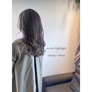 オリーブ・グレージュカラー