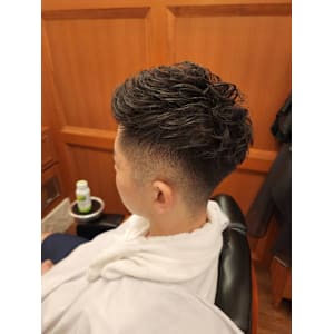 アイロンパーマフェードスタイル - Y's BARBER GINZA LOUNGE【ワイズ バーバー ギンザ ラウンジ】掲載中