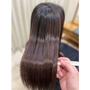 うねり・広がり・ジリジリ髪を１日で改善！さらツヤストレート