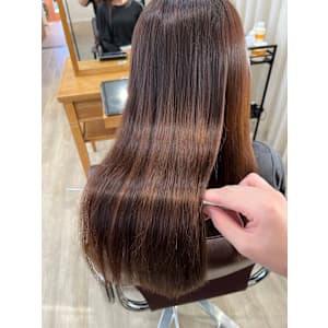 ５年、１０年とキレイが続くストレートヘア