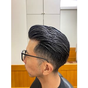 ツーブロック＋オールバックスタイル