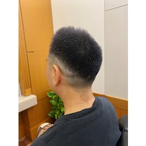 スキンフェード×フォワードスタイル