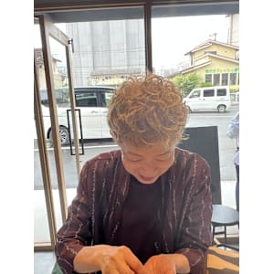 【sourire南大分】スペインカール×グレイカラー - 半個室型美容室 Sourire 南大分店【ハンコシツガタビヨウシツスーリール ミナミオオイタテン】掲載中