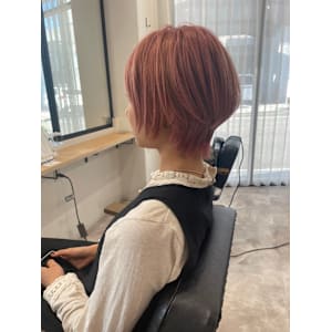 ピンクベージュ