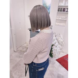 グレーベージュ