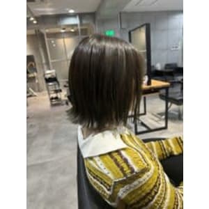 オリーブベージュ