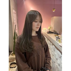 オリーブグレージュ