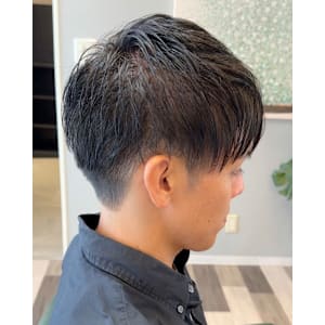 ダークアッシュ×刈り上げショートへア