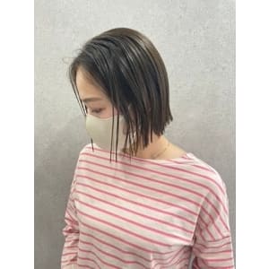 切りっぱなしボブ×グレージュ