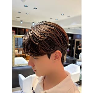 韓国風ダウンパーマ　韓国ヘア　メンズ　原宿　表参道