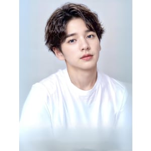 ナチュラルセンターパート　アップバングショート　パーマ