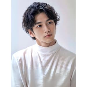 スーツ短髪ツーブロック束感モテる黒髪シークレットパーマ