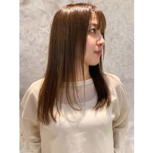 オリーブベージュ　レイヤースタイル　ワンカール　セミロング