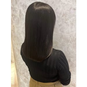 髪質改善トリートメント　黒髪　セミロング　艶髪ストレート