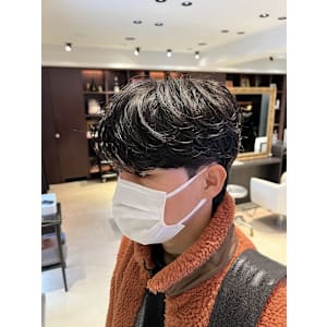 韓国ヘア　カルマパーマ　メンズヘア　ダウンパーマ　メンズヘア