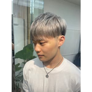 メンズカット爽やか刈り上げツーブロマッシュハイトーン