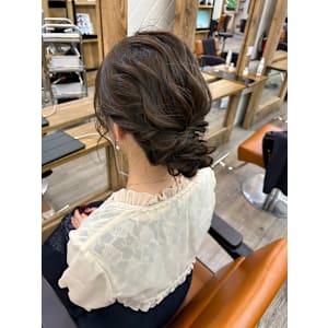 レイヤーロンググレーベージュ結婚式パーティーヘアヘアアレンジ