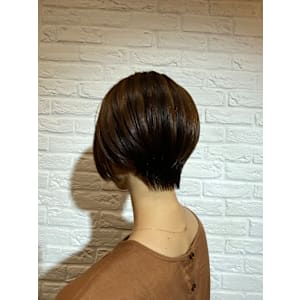 小顔補正立体カット/くびれショート