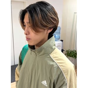 センターパート　毛流れパーマ　ミディアムウルフ