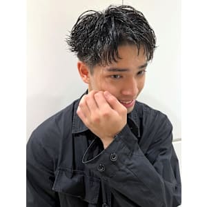 ツーブロック　スパイキーショート　束感スタイリング　無造作