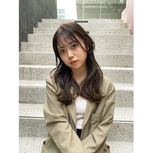 カーキベージュ（半個室美容室