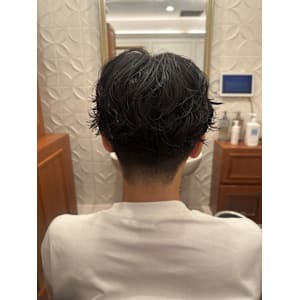 センターパート　緩めパーマ