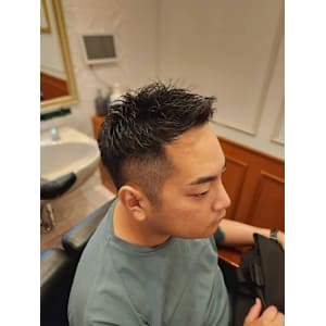 アップバングツーブロックフェード - Y's BARBER GINZA LOUNGE【ワイズ バーバー ギンザ ラウンジ】掲載中
