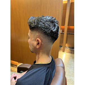 銀座　理容室　メンズカット　バーバースタイル　スキンフェード