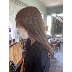 オリーブベージュ